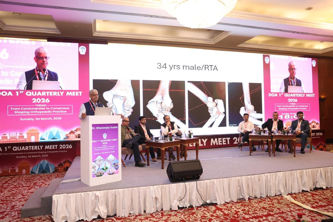 Dr. Dhananjay Gupta presenting a complex trauma case at DOA 1st Quarterly Meet 2026