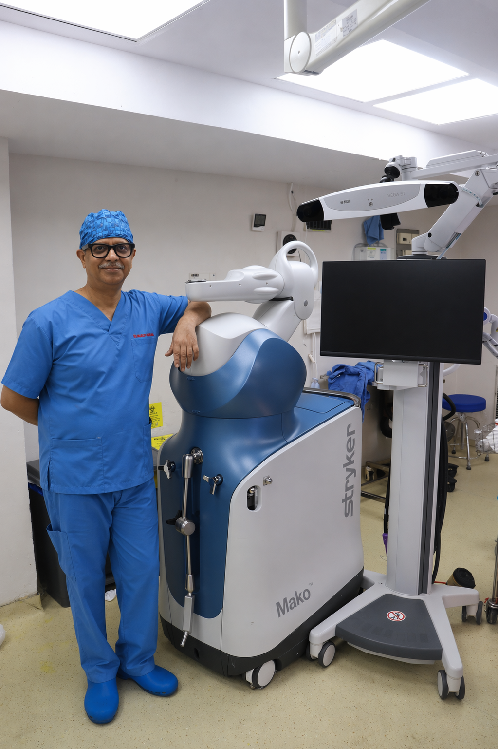 Dr. Dhananjay Gupta — robotic joint replacement surgeon, Delhi