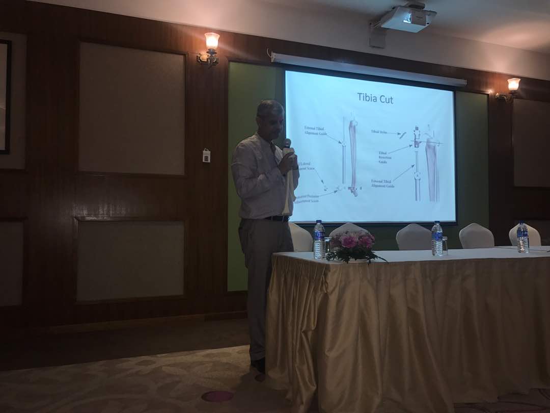 Dr. Dhananjay Gupta giving presentation on tkr
