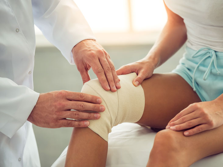 Manage-Pain-after-the-Total-Knee-Replacement.jpg
